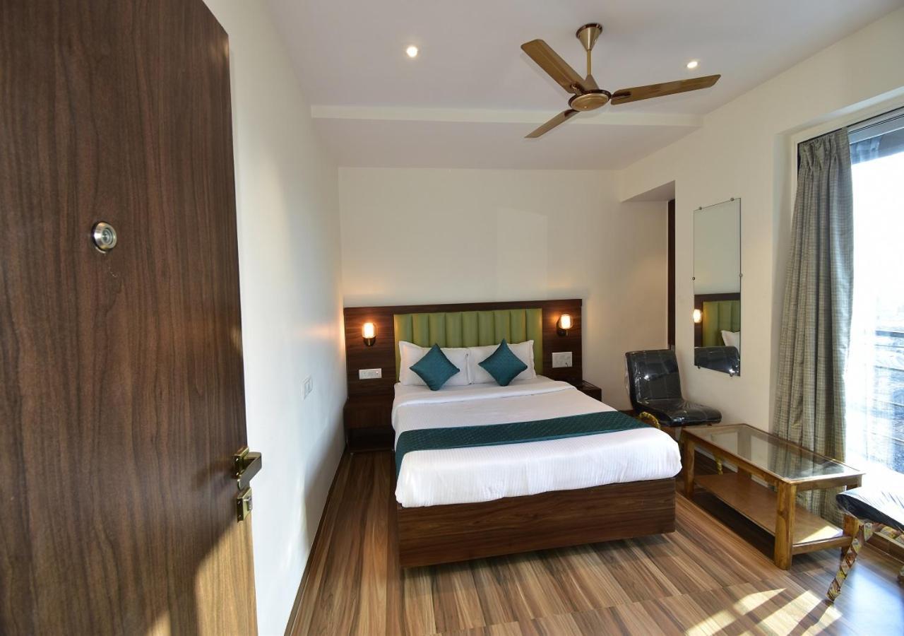 Hotel Candor Amigo Airoli Mind Space 纳威孟买 外观 照片