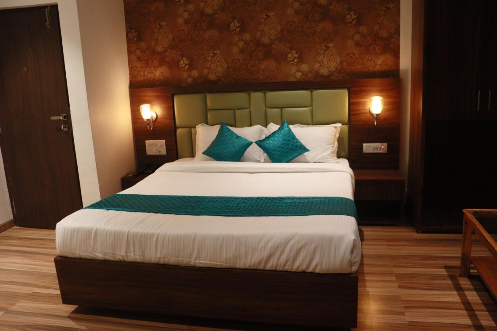 Hotel Candor Amigo Airoli Mind Space 纳威孟买 外观 照片